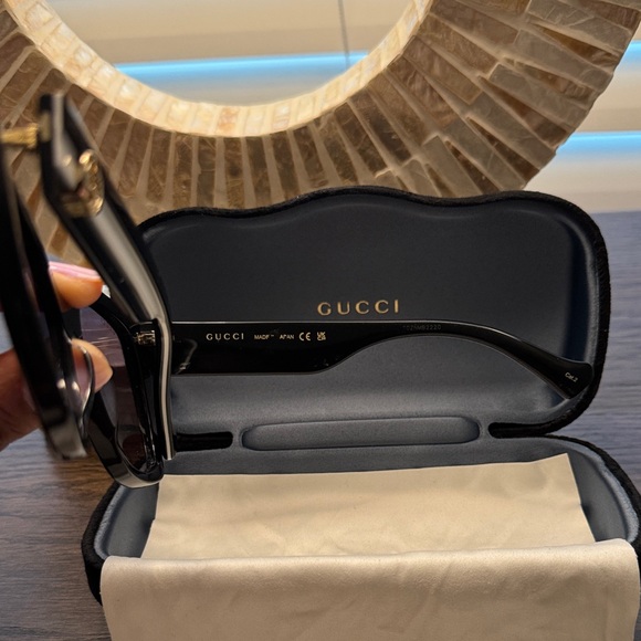 Gucci Black Women's Sunglasses - Picture 6 of 9